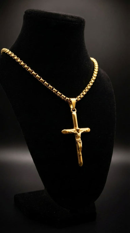 Cadena con Crucifijo Tubular Dorado